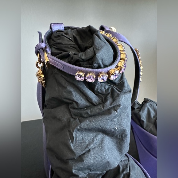 Versace Medusa Charm Satin Platform Pumps – Iconic Gold Medusa – New With Tags - Picture 5 of 9